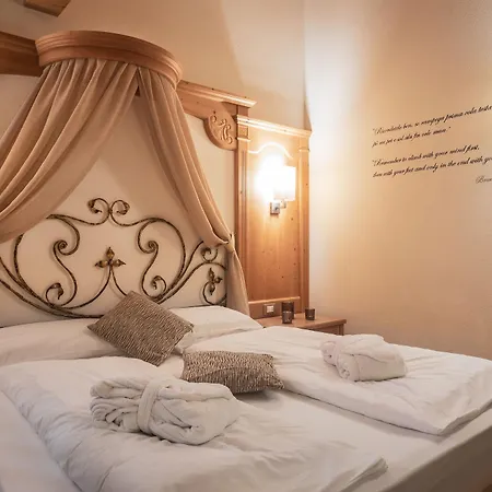 Romantic Plaza Hotel 4*