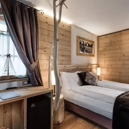 Romantic Plaza Hotel 4*