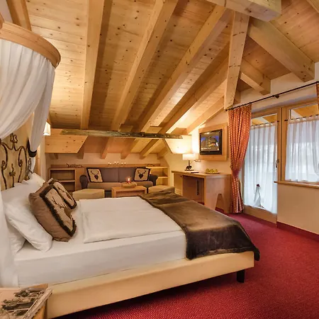 Romantic Plaza Hotel 4*
